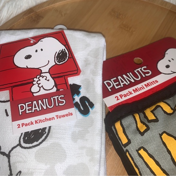 Peanuts Snoopy Woodstock 2pk Mini Mitts & 2pk Kitchen Towels - Picture 4 of 6